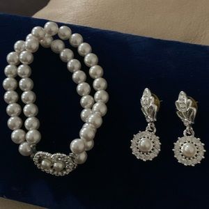 90’s PEARL BRACELET AND EARRINGS SET BY VENDOME/CORO